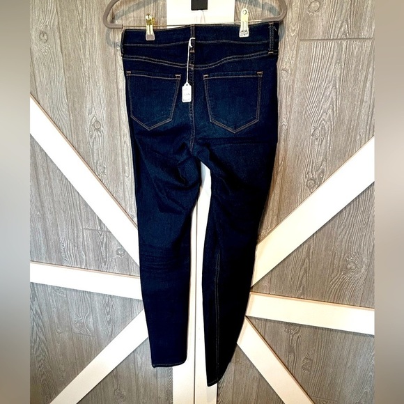 WJ1. Old Navy super skinny mid rise jeans. - Picture 3 of 3